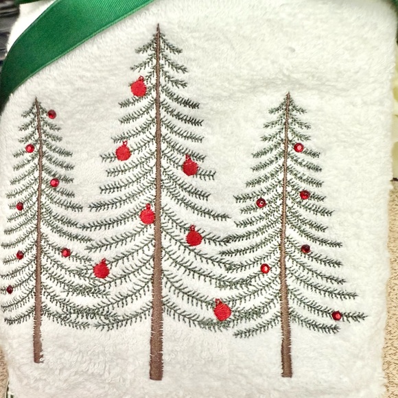 NWT Set of 2 Jeweled Christmas Trees Turkish Bathroom Hand Towels - Picture 6 of 9